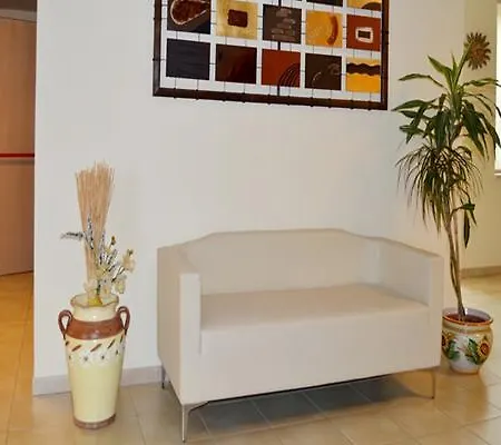 La Lanterna Otel Rometta Marea