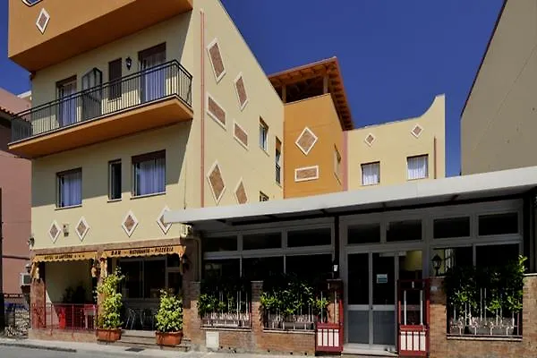 La Lanterna 3* Rometta Marea